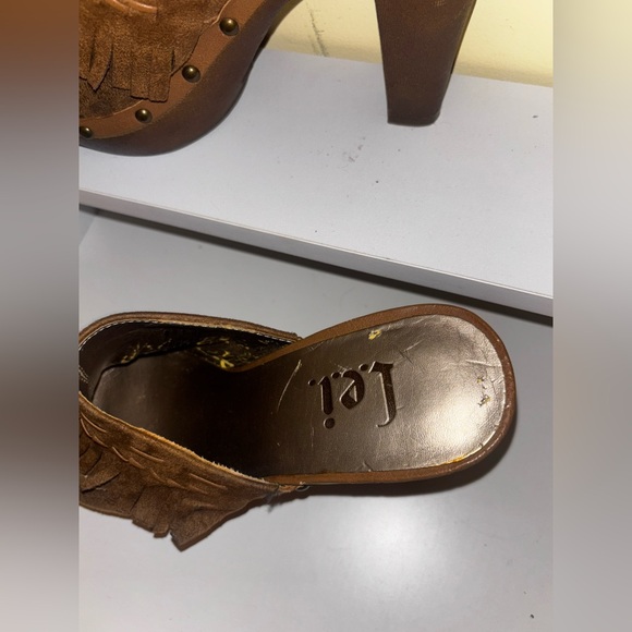 LEI Vintage Brown Suede Platform Clogs Mules Size 9 Boho Fringe Studded Y2K - Picture 5 of 11